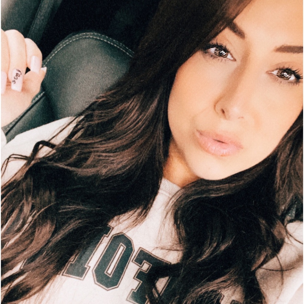 Meet your Posher, Danielle